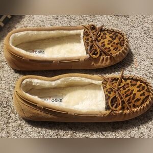 Minnetonka Women's Leopard Moccasins